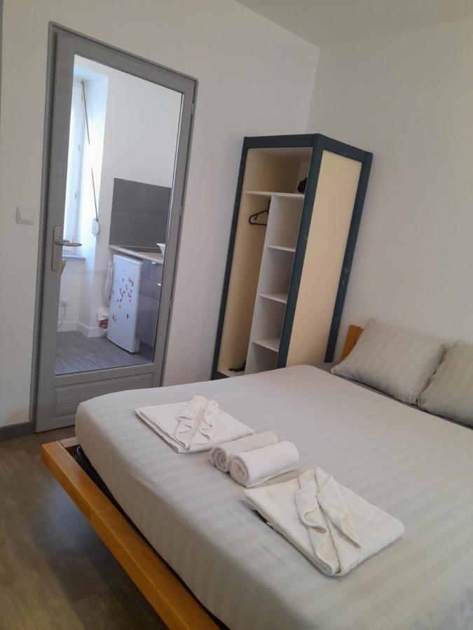 17, Face A La Gare Apartment Ланьон Екстериор снимка